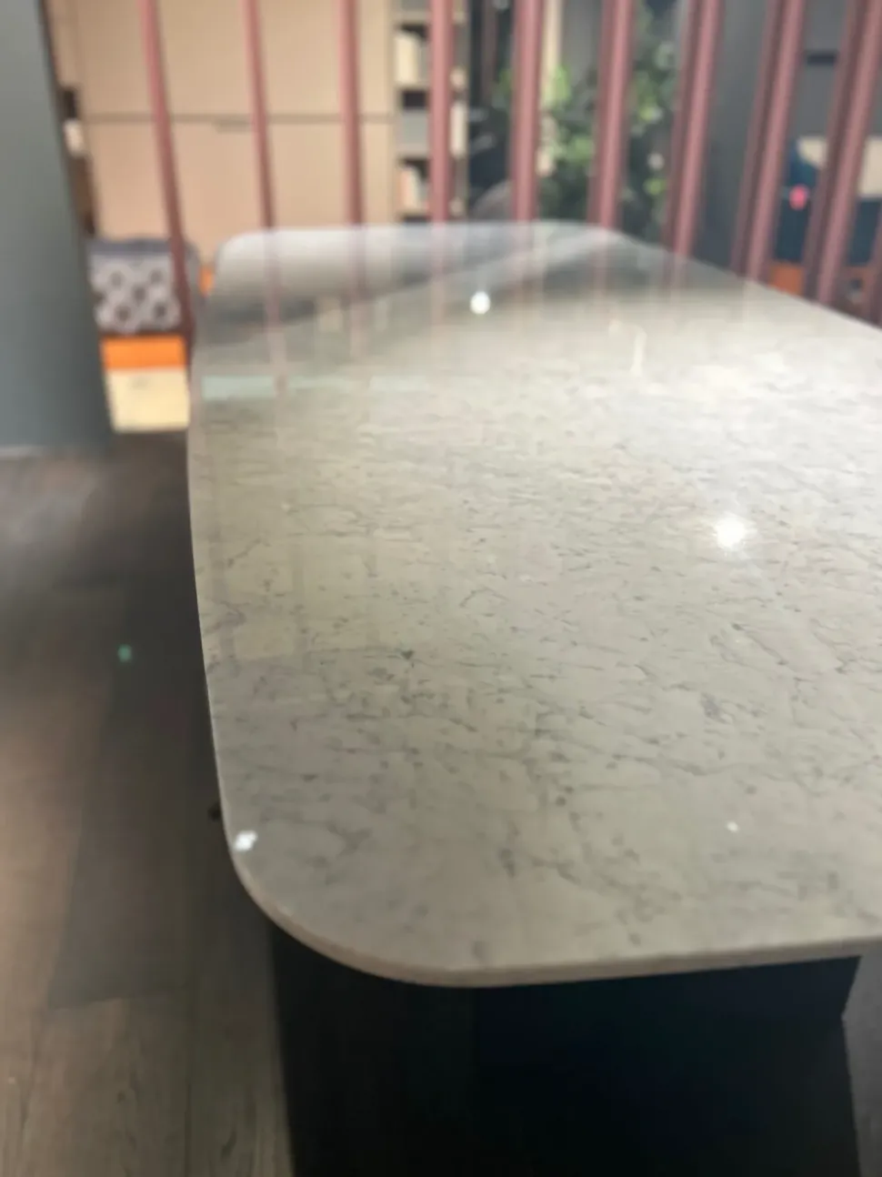 Tavolo sagomato in marmo Gullwing di Lema in Offerta Outlet