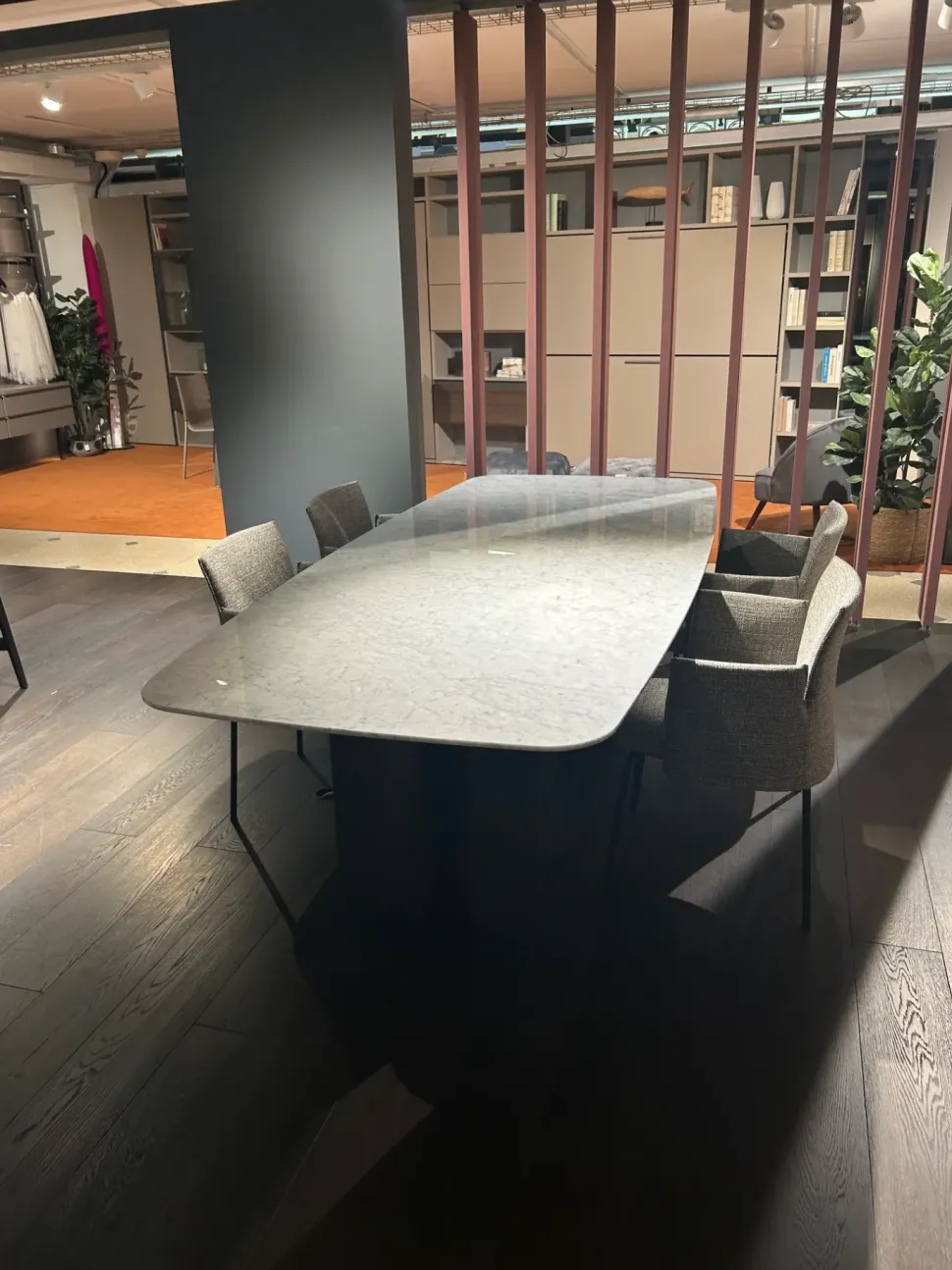 Tavolo sagomato in marmo Gullwing di Lema in Offerta Outlet