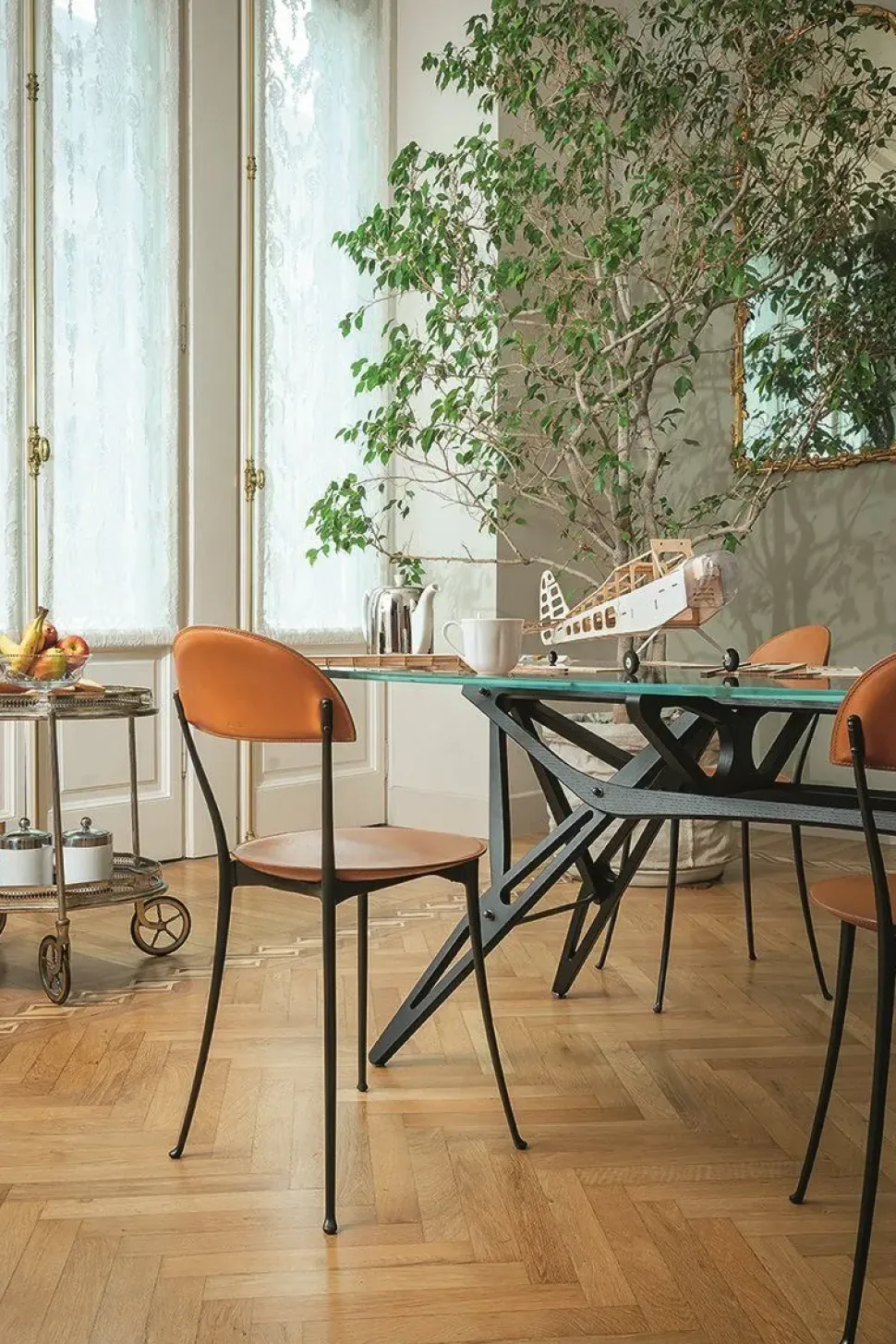 Tavolo sagomato Reale cm Zanotta scontato del 0%