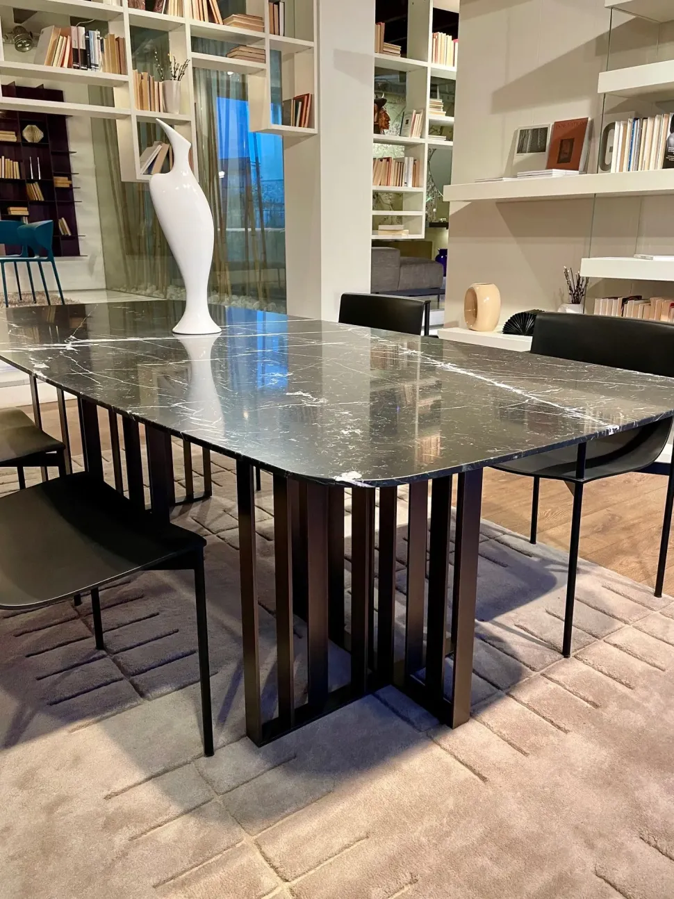 Tavolo sagomato Shade lema Lema scontato del 34%