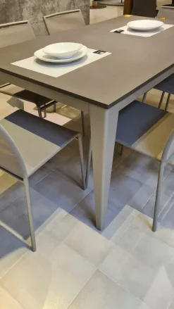 Tavolo Tavolo + sedie  Ingenia in OFFERTA OUTLET -37%