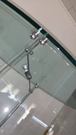 Vetrinetta Ellipse Reflex in stile design con forte sconto