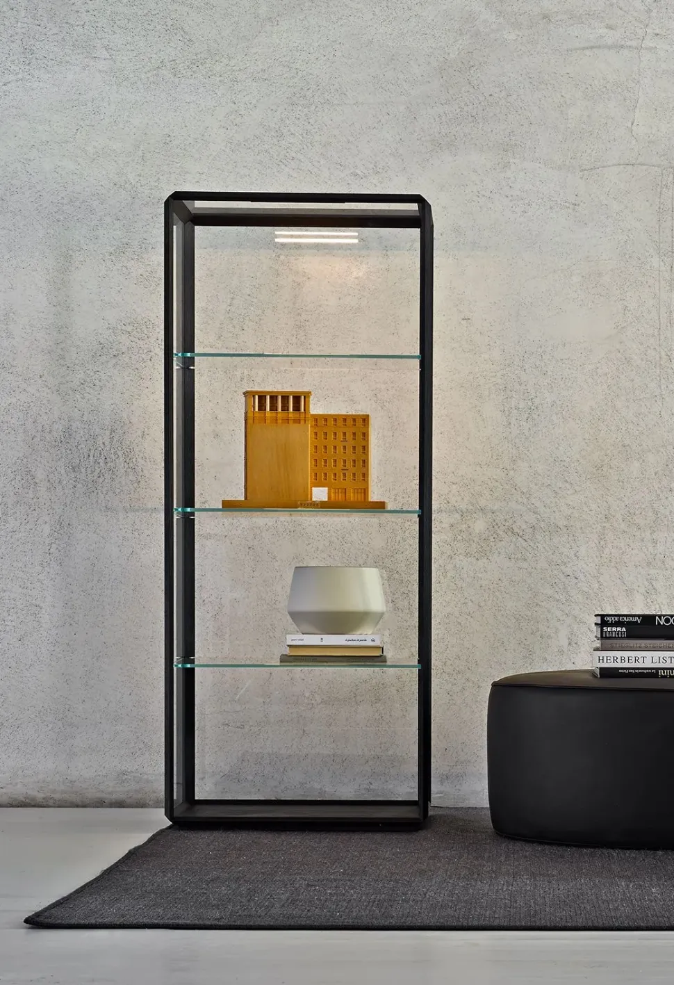 Vetrinetta modello 45°/vetrina in stile design di Molteni & c a PREZZI OUTLET