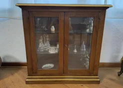 Vetrinetta Vetrina noce i solisti  stile classica Vetrina noce i solisti  di Mobilificio bellutti in Offerta Outlet