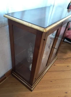 Vetrinetta Vetrina noce i solisti  stile classica Vetrina noce i solisti  di Mobilificio bellutti in Offerta Outlet